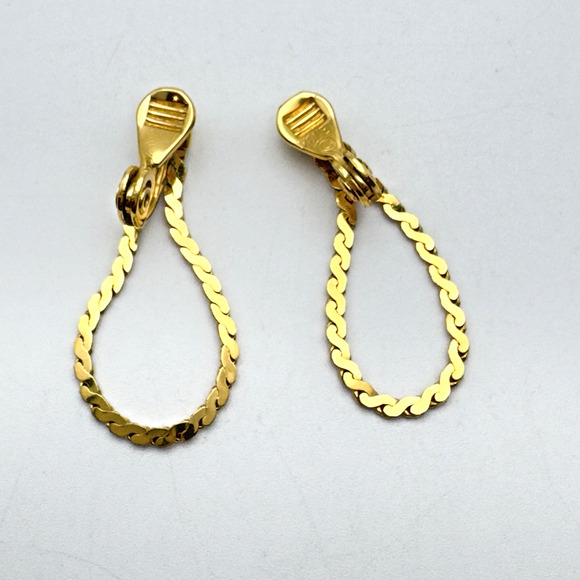Vintage Monet Serpentine Chain Earrings Dangle Clip On 1.5" - Picture 4 of 6